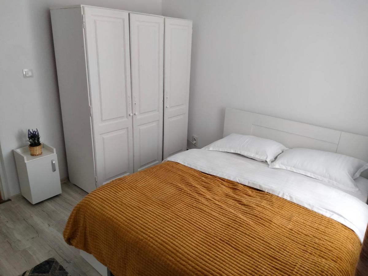 Bulevard Apartament Lägenhet Alba Iulia Exteriör bild